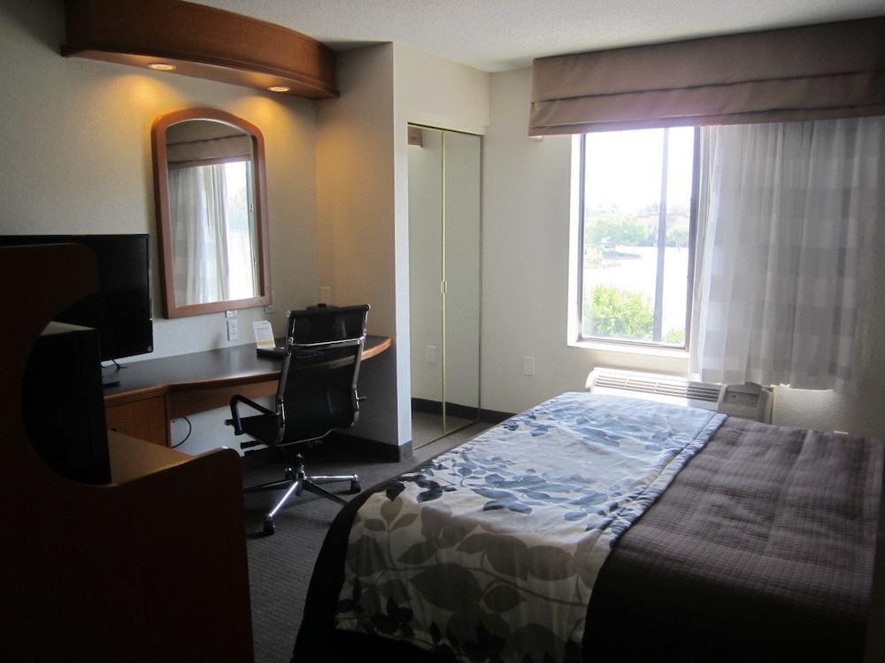 Clarion Pointe Albemarle Hotell Exteriör bild