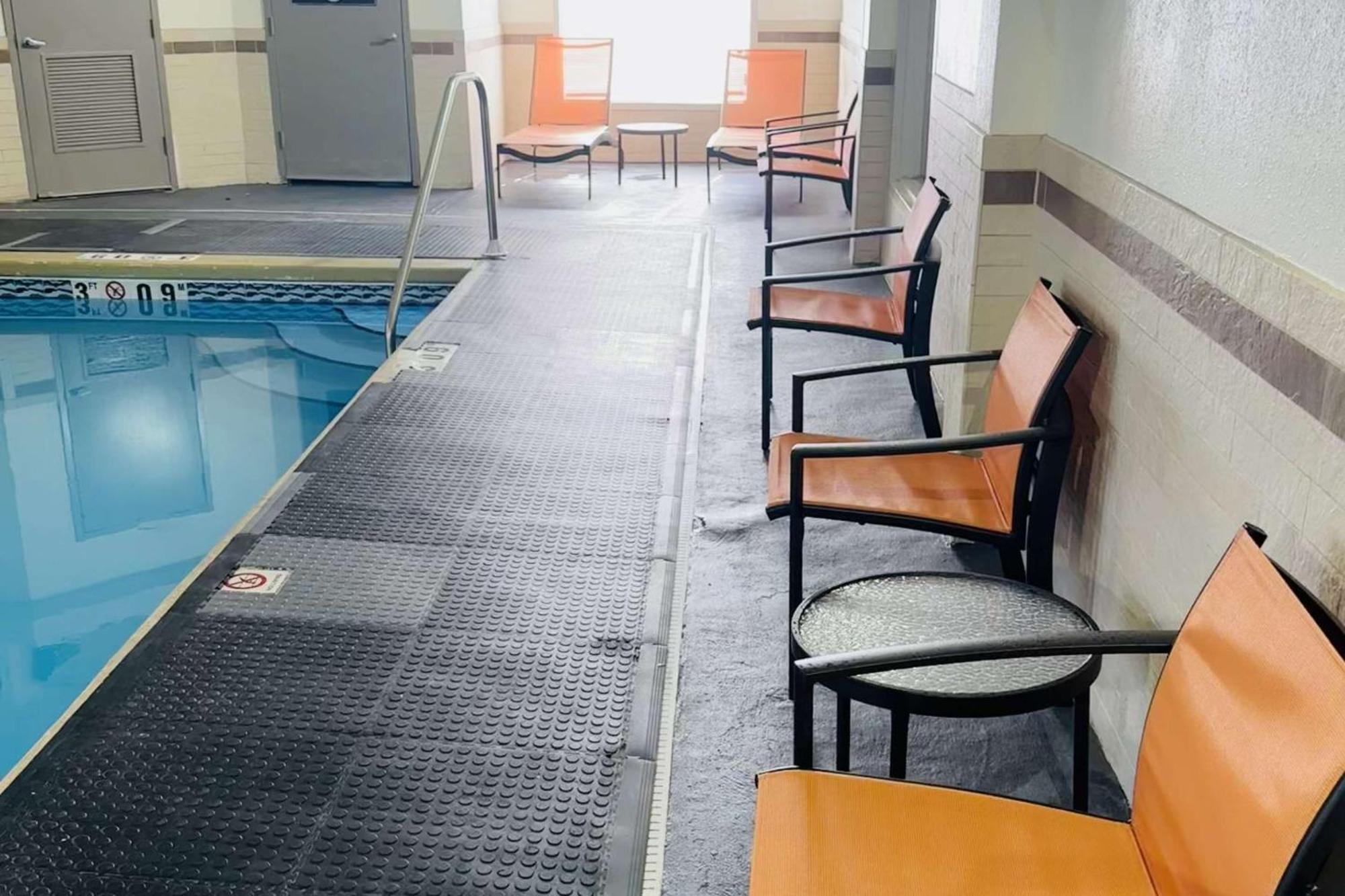 Clarion Pointe Albemarle Hotell Exteriör bild