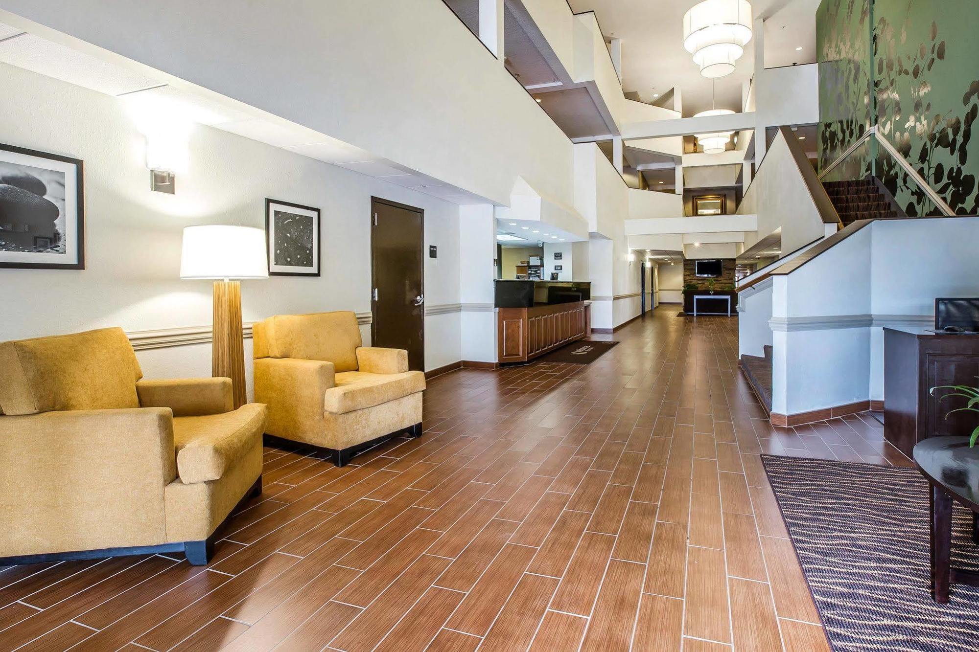 Clarion Pointe Albemarle Hotell Exteriör bild